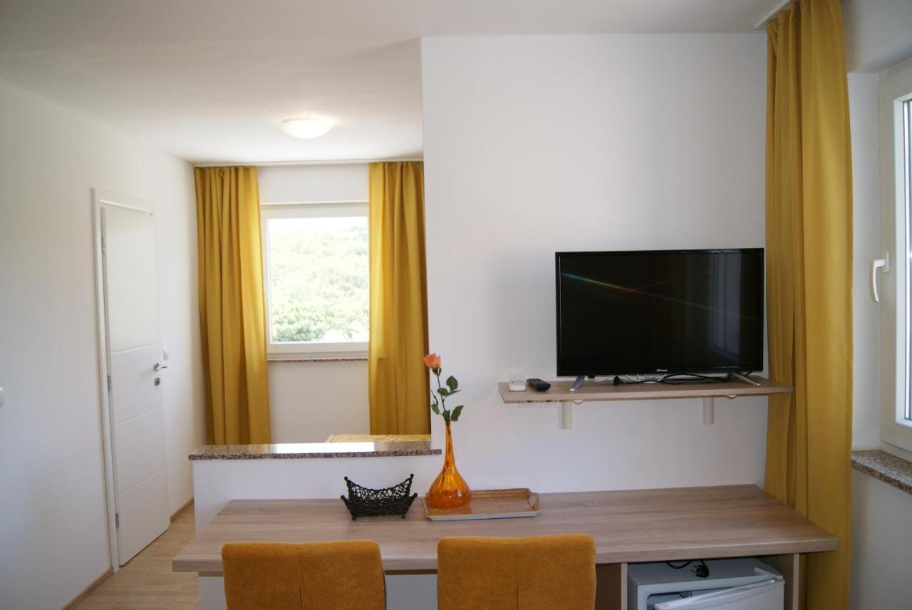 Rooms Magdalena Krk Крк Екстер'єр фото