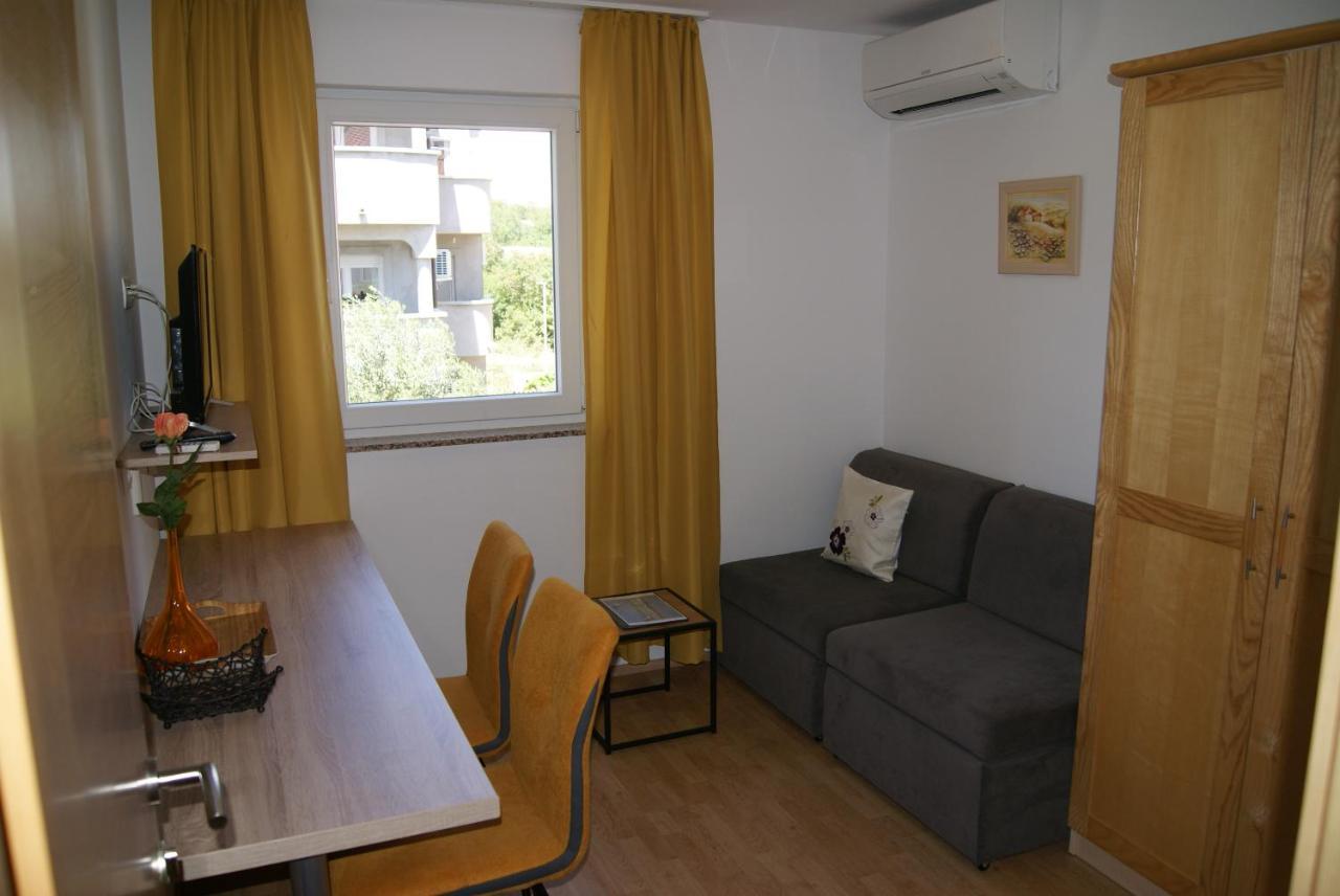 Rooms Magdalena Krk Крк Екстер'єр фото