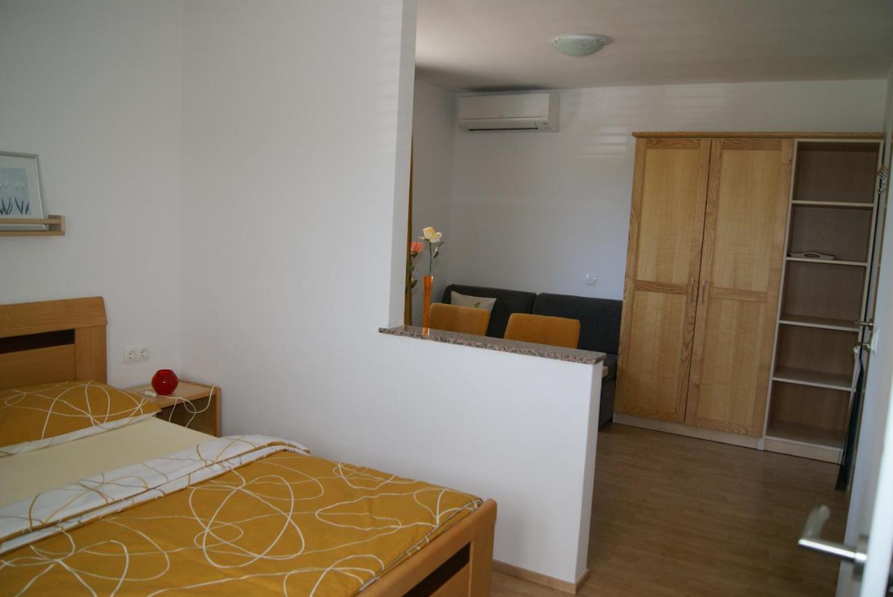Rooms Magdalena Krk Крк Екстер'єр фото